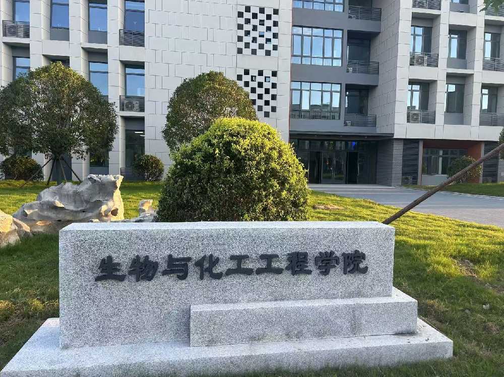 通渭县扬州职业大学体育场高杆灯项目